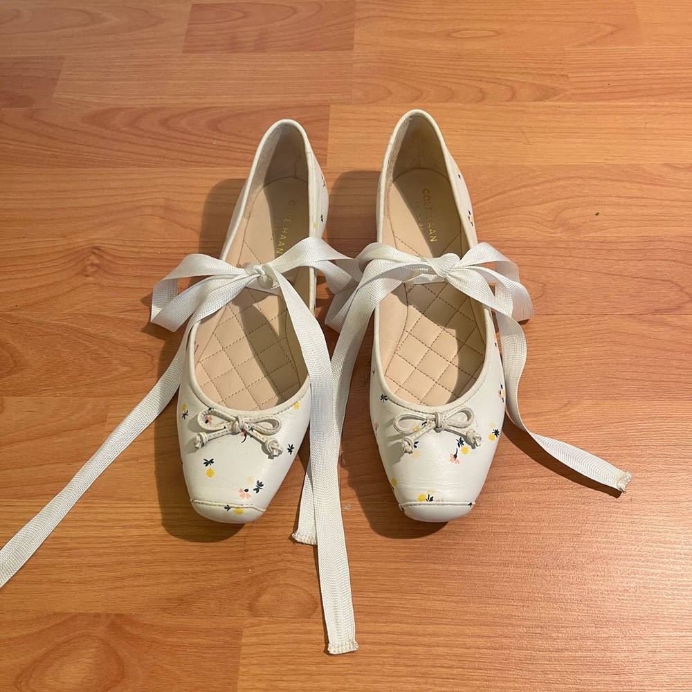 Women’s Cole Haan Lace Up Floral Ballet Flats - size 7.5